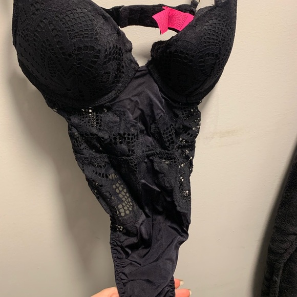 one peice - Picture 5 of 8